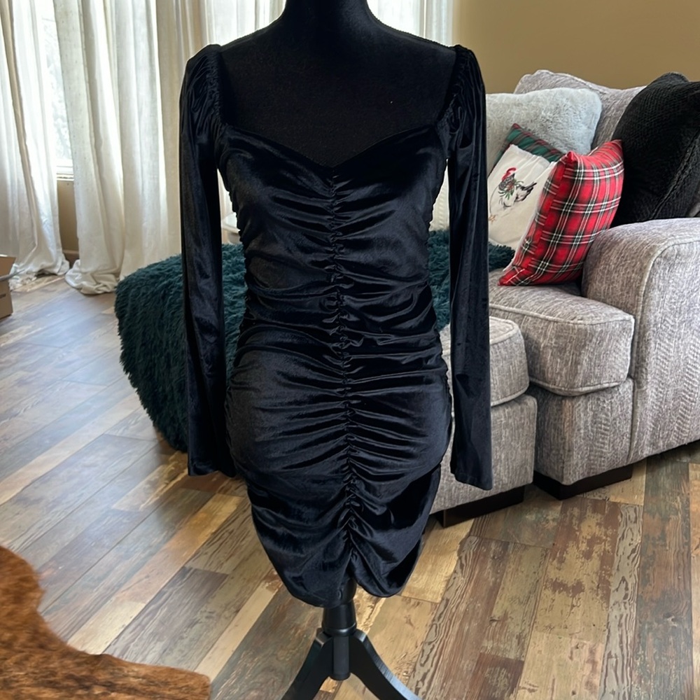 L black velvet dress
